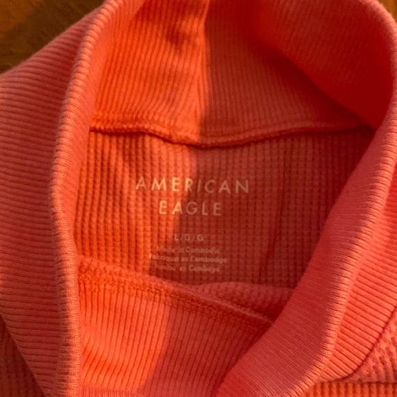 American Eagle outfitters long sleeve mock neck thermal shirt. Size large - Picture 3 of 3